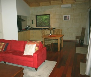 Kangaroo Creek - Lounge Kitchen