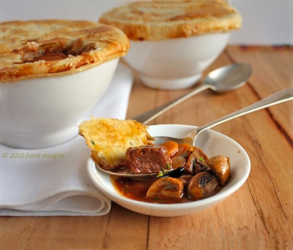 Beef and red wine pie